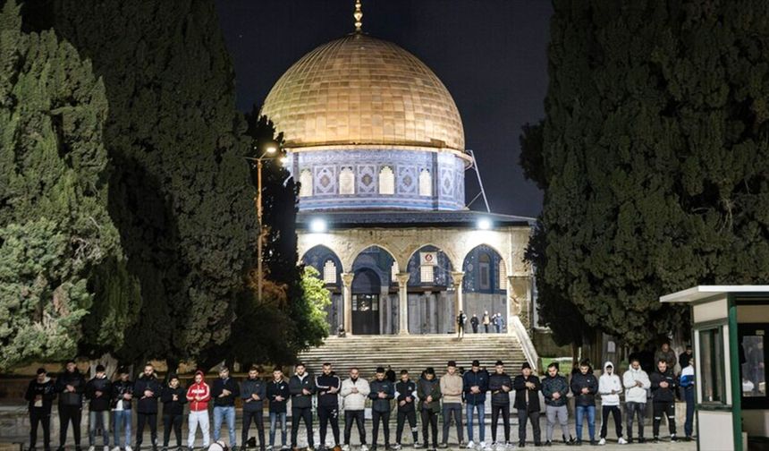 Mescid-i Aksa 41 gün sonra ibadete açıldı
