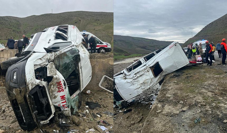 Muş’ta kaza: Minibüs dere yatağına yuvarlandı