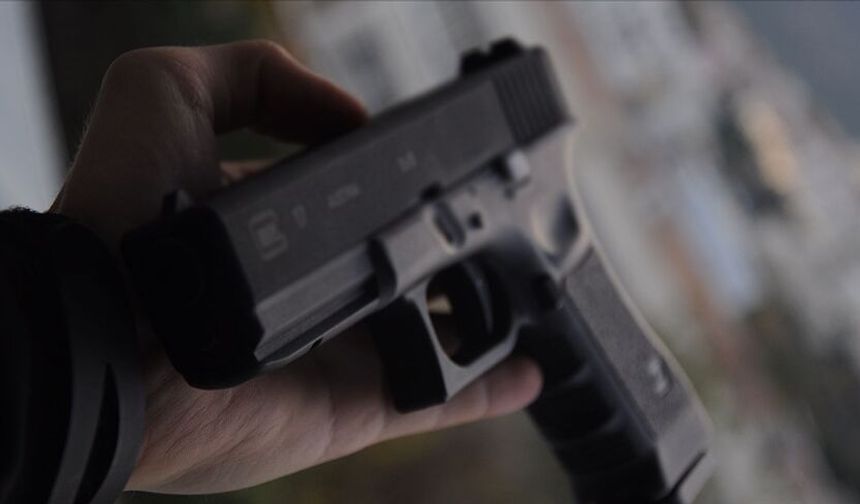 Mersin'de okulda olası facia engellendi: Öğrenci silahla yakalandı