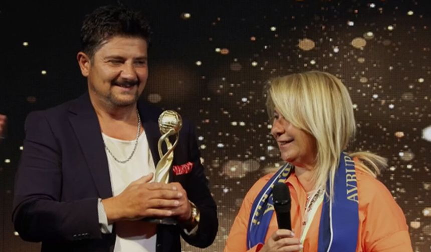 Ülke TV'ye anlamlı ödül! Zeynep Tor'dan duygusal konuşma