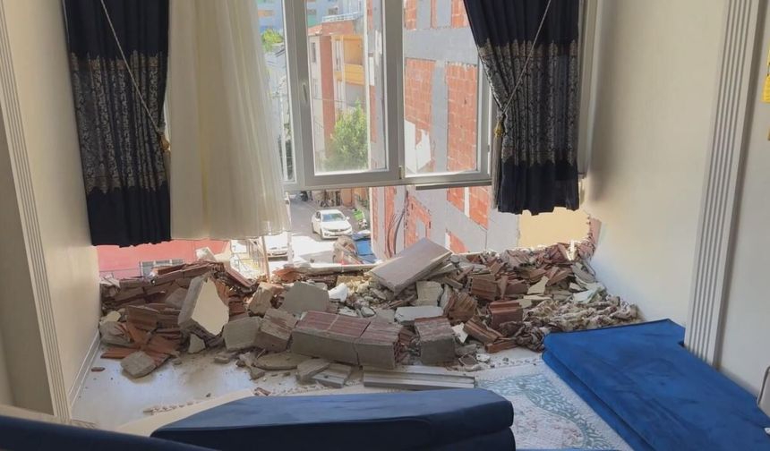 İstanbul'da bina yıkımında korku dolu anlar!