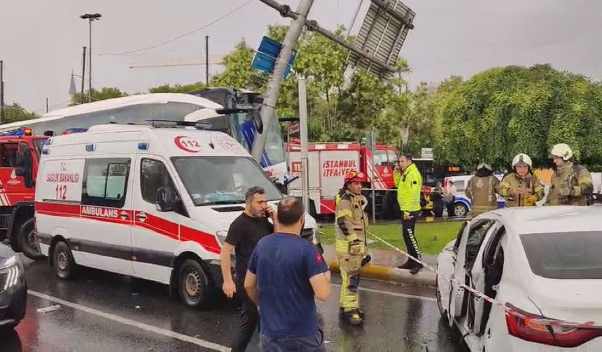 İstanbul'da yolcu otobüsü kaza yaptı! Yaralılar var