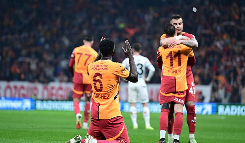 Galatasaray'da yıldız futbolcu satıldı mı? Kamp kadrosunda yok