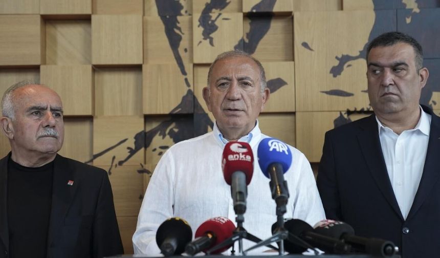 Gürsel Tekin'in CHP İstanbul İl Başkanlığı görevi sona erdi