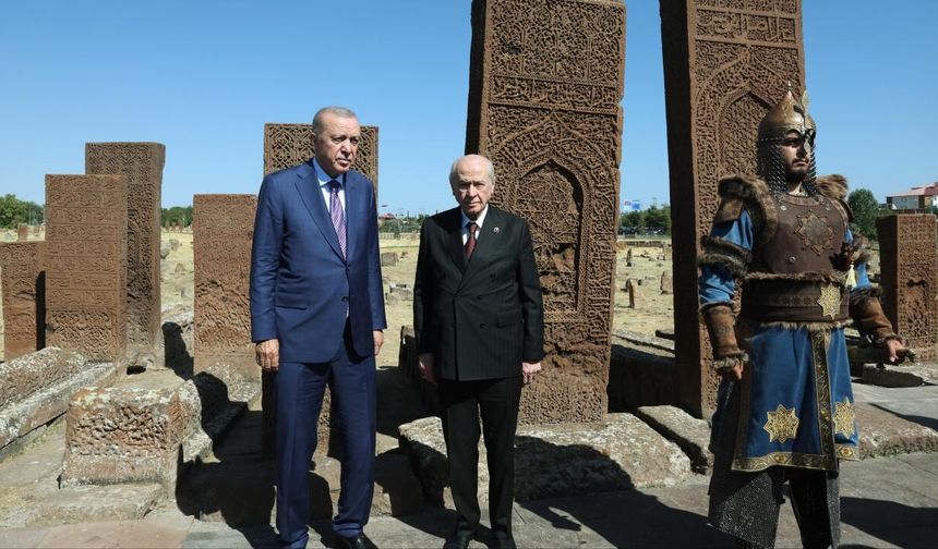 Cumhurbaşkanı Erdoğan, Selçuklu Meydan Mezarlığı'nı ziyaret etti