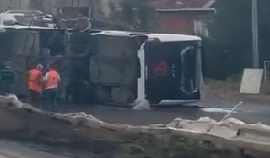 İstanbul'da servis otobüsü devrildi