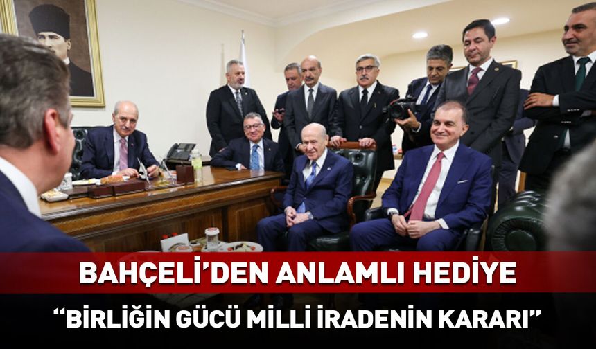 Bahçeli'den Meclis Başkanı Kurtulmuş'a anlamlı hediye