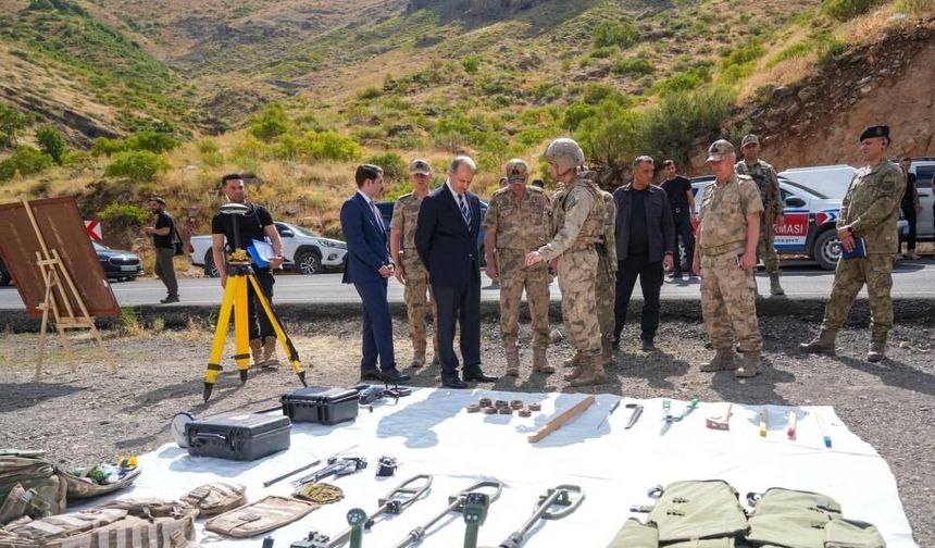 Çukurca'da mayınlı bölgeler temizleniyor