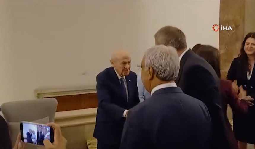 DEM Partililer MHP lideri Bahçeli ile selamlaştı
