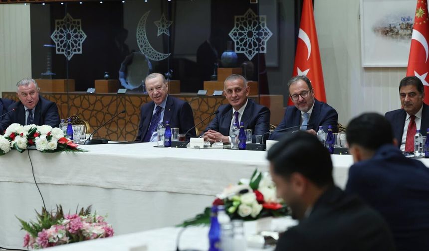 Erdoğan'dan sürpriz görüşme! Süper Lig'e çıkan takımları kabul etti