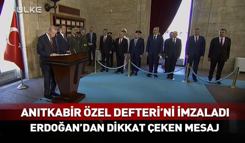Erdoğan, Anıtkabir Özel Defteri'ni İmzaladı!