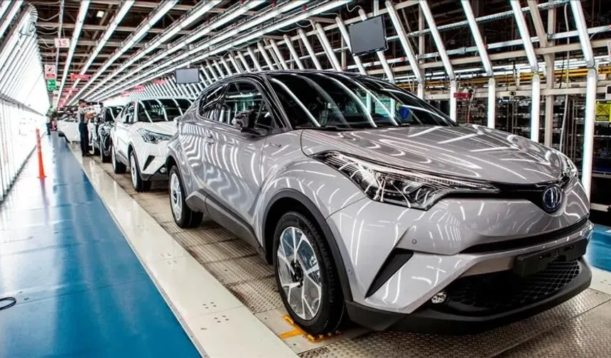 Toyota'da yazılım sorunu! Yüz binlerce aracını geri çağırdı