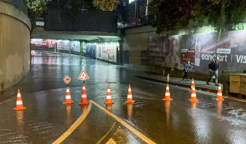 İstanbul’da sağanak yağış hayatı zorlaştırdı