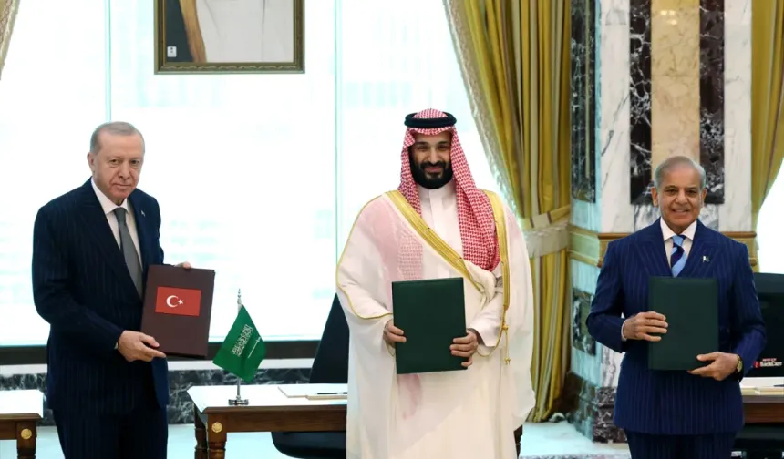 Mekke İttifakı'na katılacak ilk ülkeyi resmen duyurdu