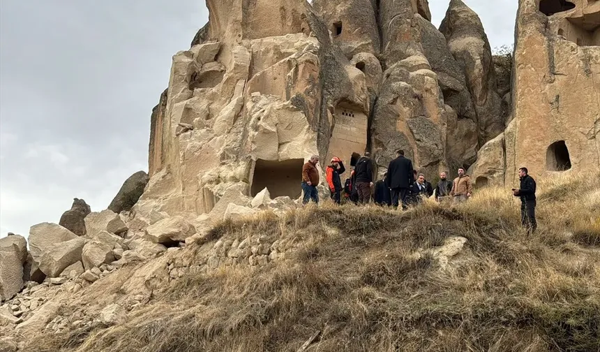 Kapadokya'da peribacası çöktü! Yaralılar var