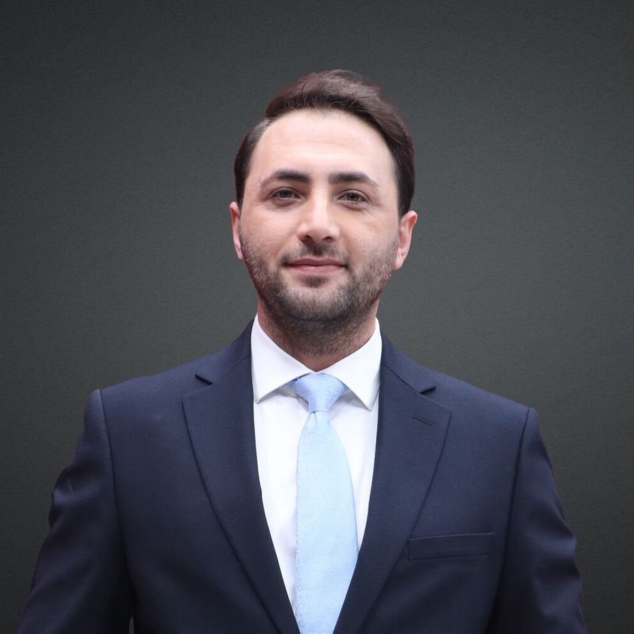 ÜLKE'DE BAŞ BAŞA