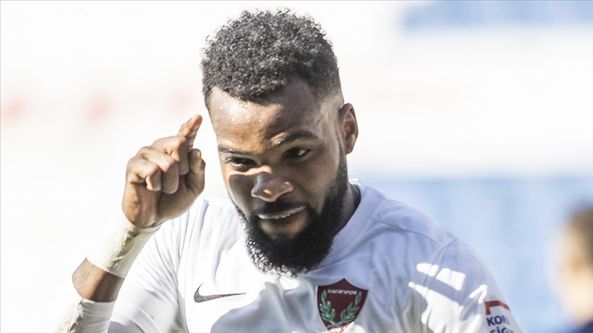 Gabonlu Forvet Aaron Boupendza