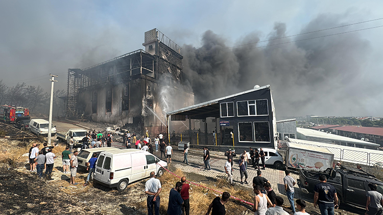 Izmir Yangın (8)