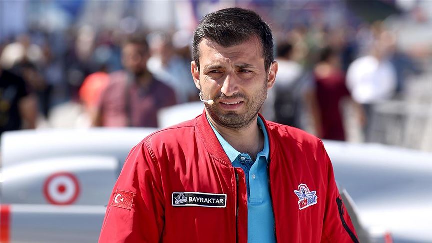 Selcuk Bayraktar Imzalar Atildi