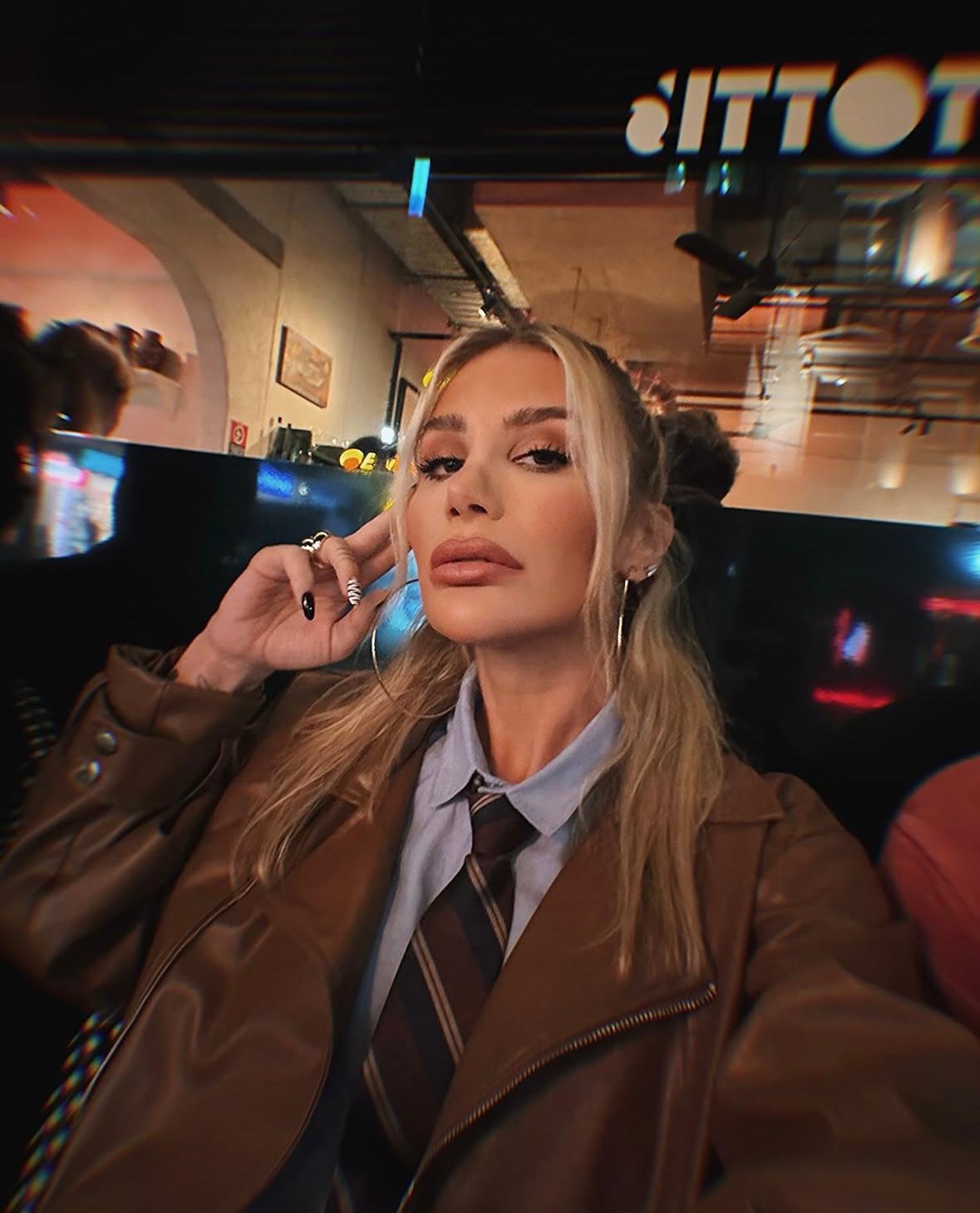 Irem Derici-1