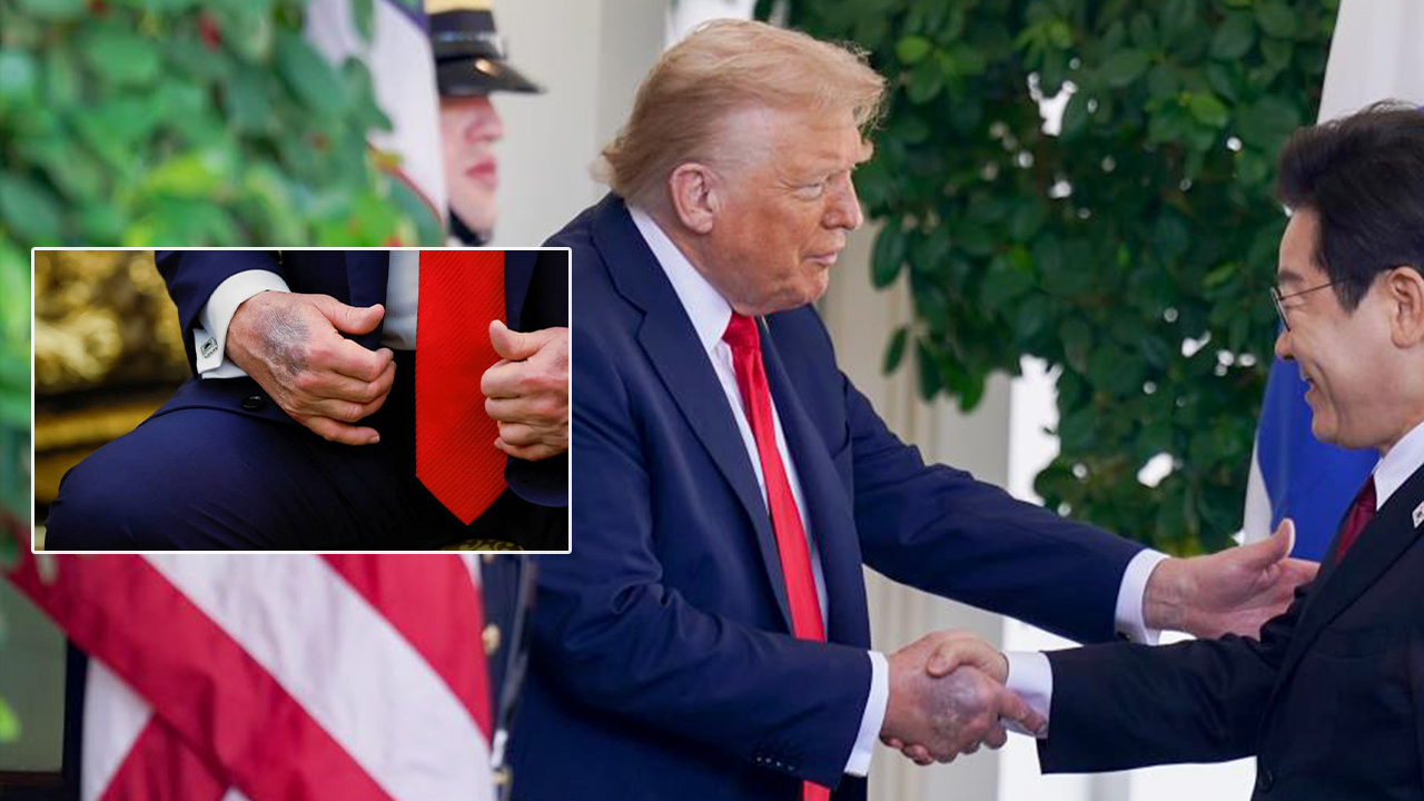 Trump El Sıkısması
