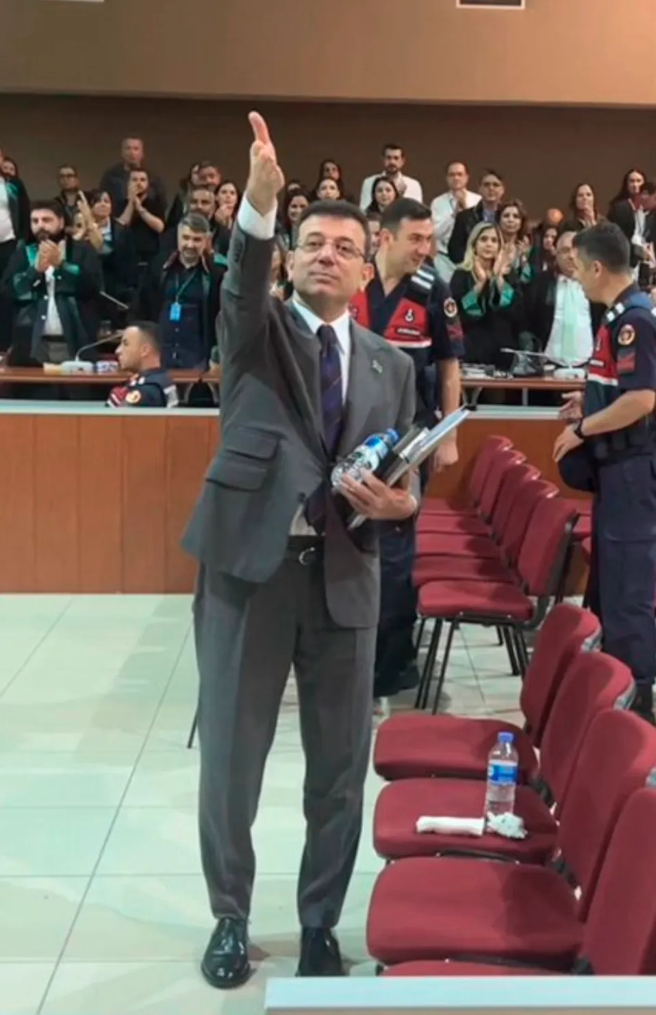 Ekrem Imamoğlu mahkeme salonu