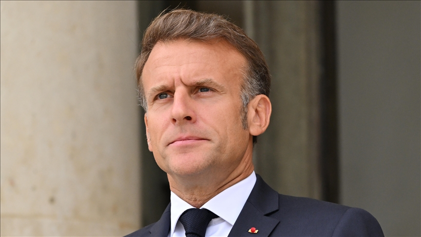 Macron-8