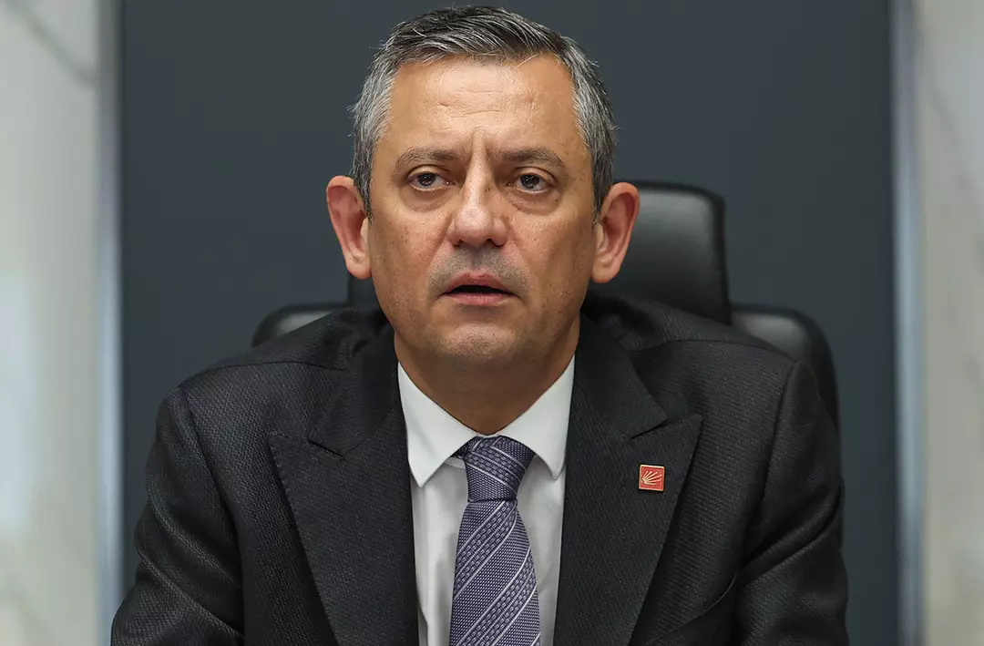 Özgür Özel Şaşkın