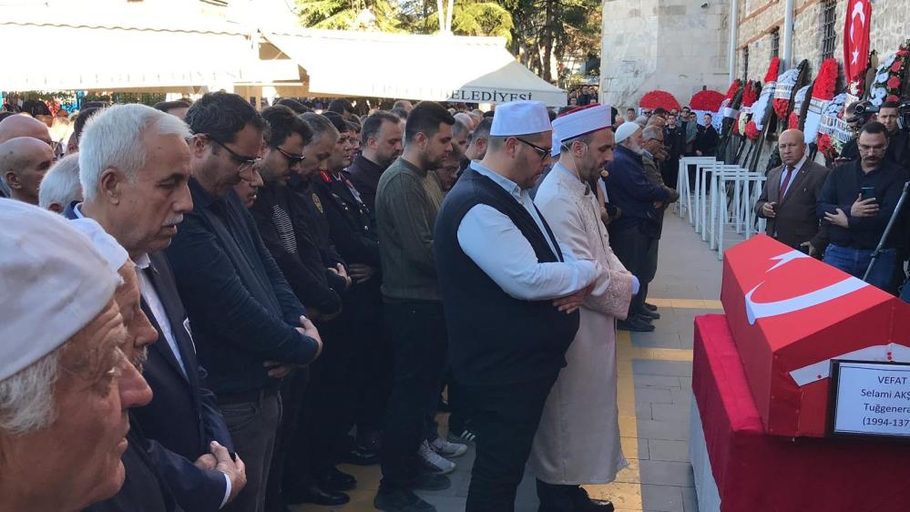 Cenaze namazının ardından Tuğgeneral Akşit'in cenazesi törenle Abidder Dede Mezarlığı'na götürülerek defnedildi.