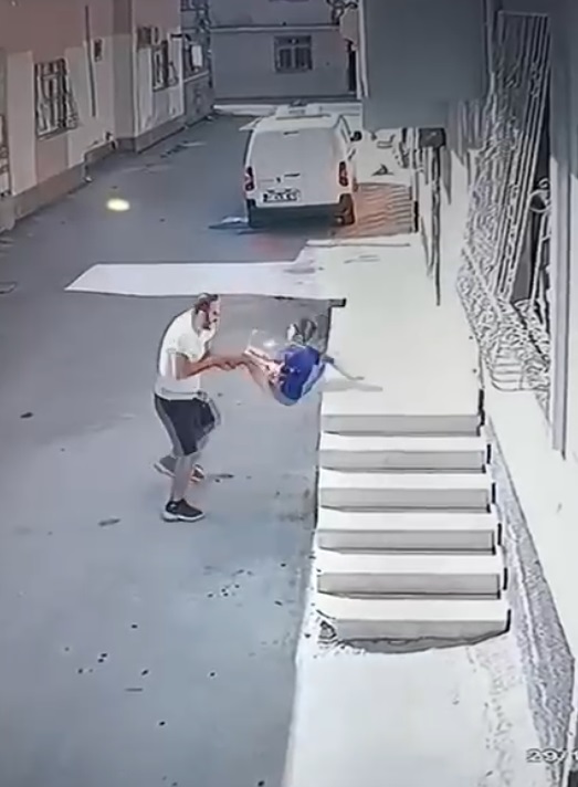 Çocuğun ailesinin şikayeti üzerine polis, şüphelinin yakalanması için çalışma başlattı.