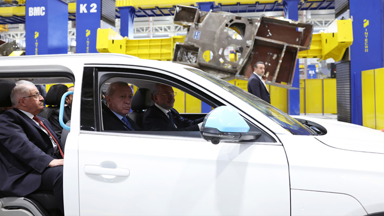 Cumhurbaşkanı Erdoğan, özel üretim Togg ile 'ALTAY Tankı' teslim törenine katıldı!