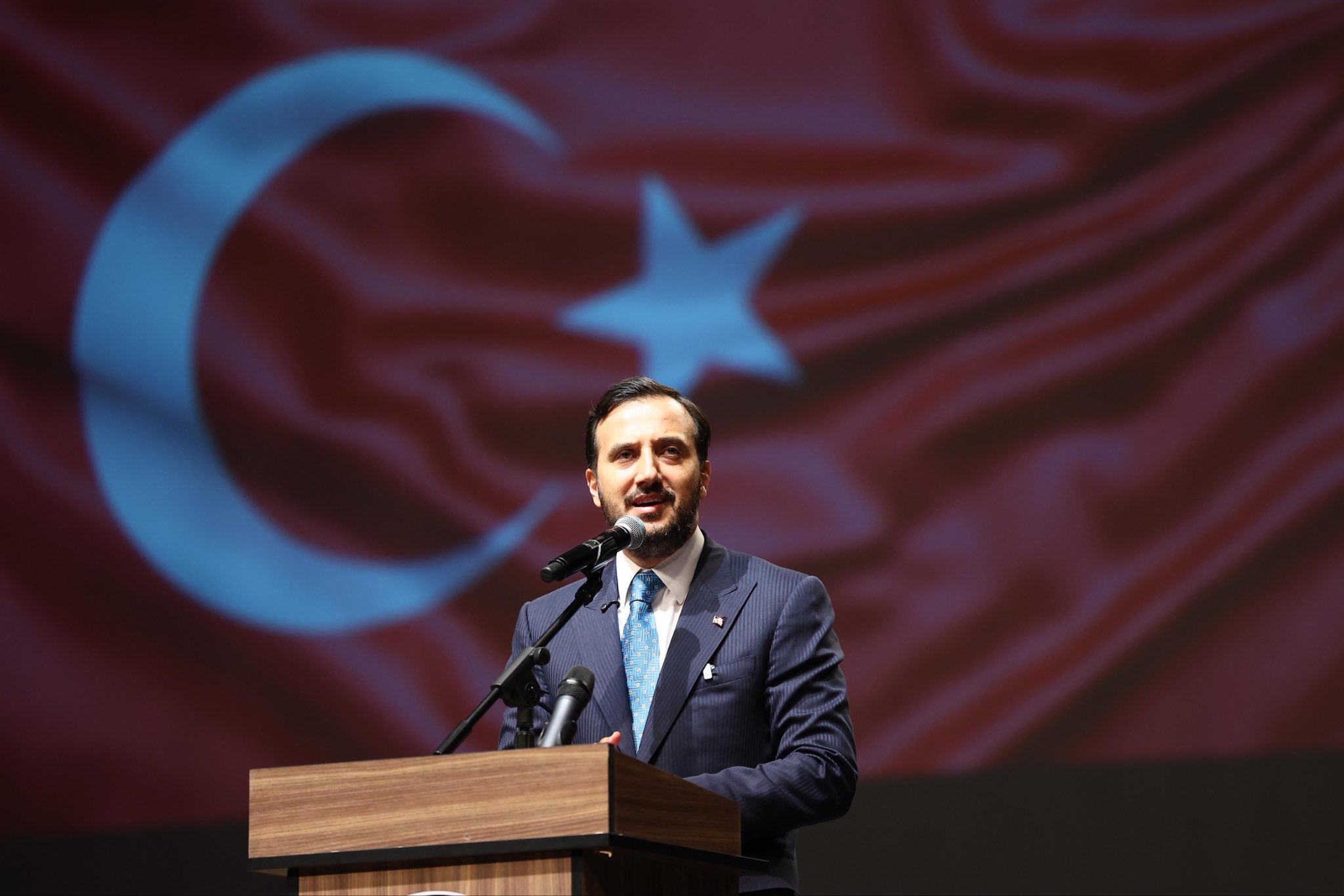 <b>"AK PARTİ ŞU ANDA…”</b>
CNN Türk’e konuşan Özdemir şunları kaydetti: