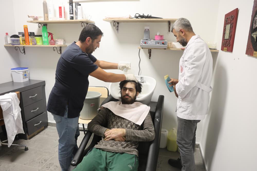 Sosyal hayattan kopmamaları, gerçek insanlarla diyalog kurmaları, kitaplarla haşır neşir olmaları ve arkadaşlarıyla birlikte olmaları bu şekilde gerçek hayatın içerisinde kalmalarını tavsiye ediyoruz.