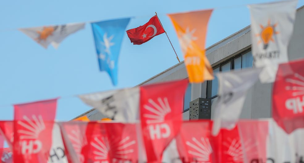 AK Parti İstanbul İl Başkanı Abdullah Özdemir,  herkesin merak ettiği İstanbul anketini duyurdu.