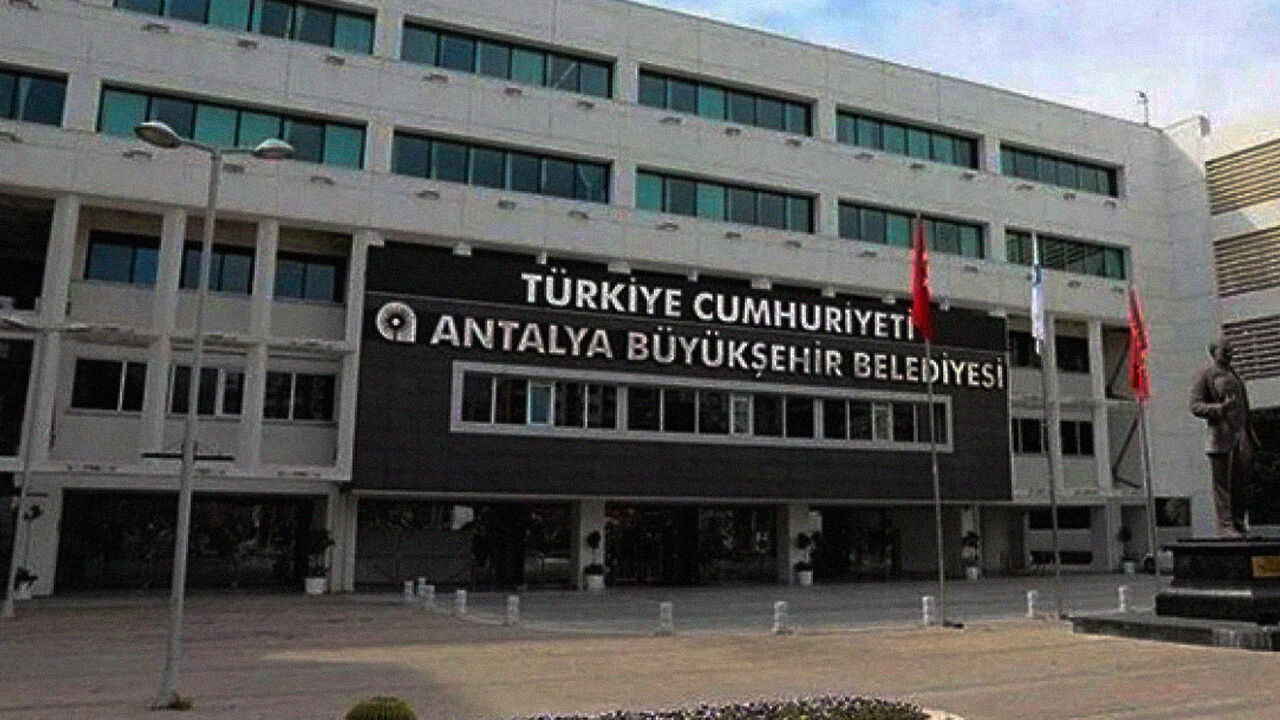 Antalya Büyükşehir Belediyesi'ne operasyon! Çok sayıda gözaltı