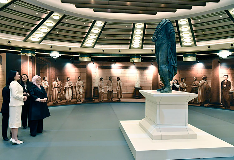 Emine Erdogan Guney Kore Kim (1)