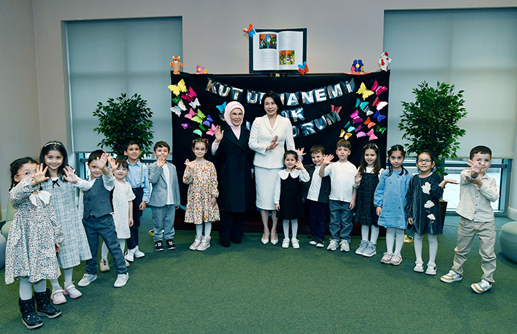 Emine Erdogan Guney Kore Kim (2)