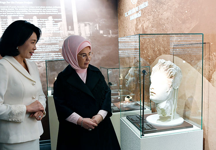 Emine Erdogan Guney Kore Kim (4)