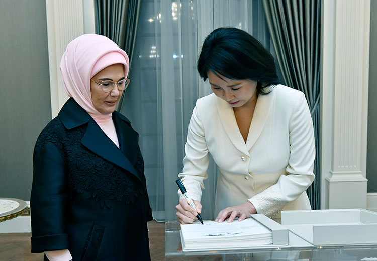 Emine Erdogan Guney Kore Kim (5)
