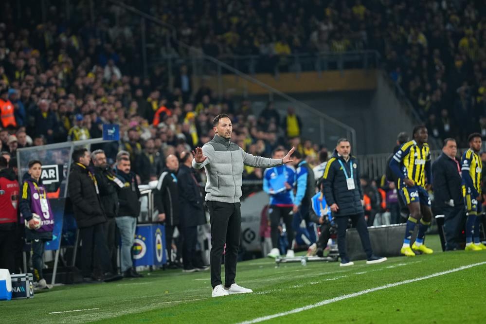 Tedesco açıkladı! Yıldız isim uzun süre sahalarda yok