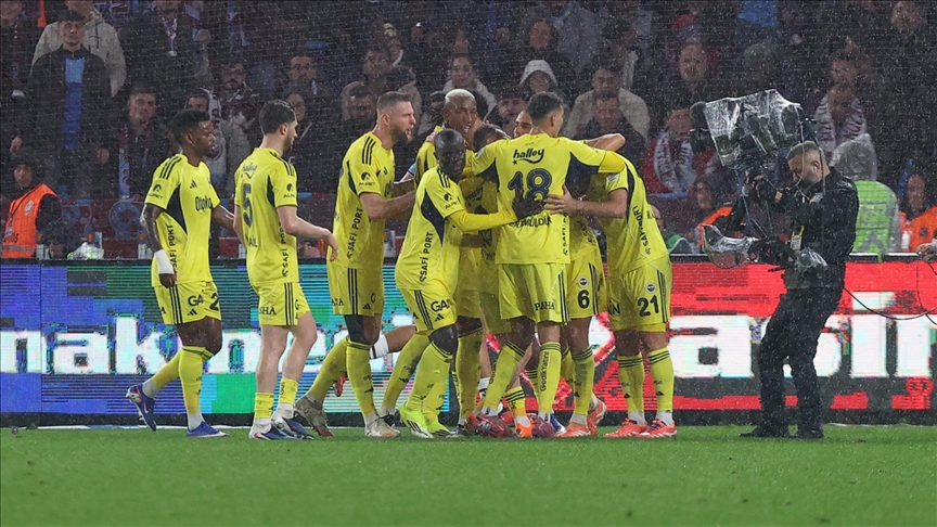 Fenerbahçe Trabzonspor'u devirdi