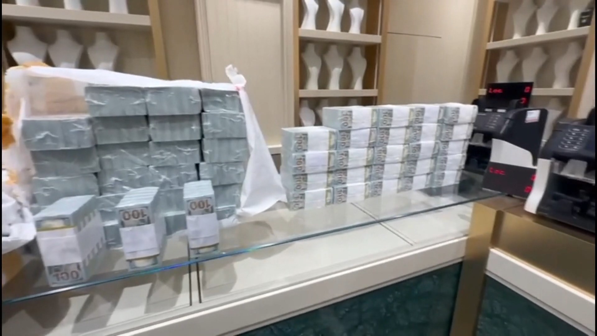 Istanbul Bakırkoy Milyon Dolar (7)