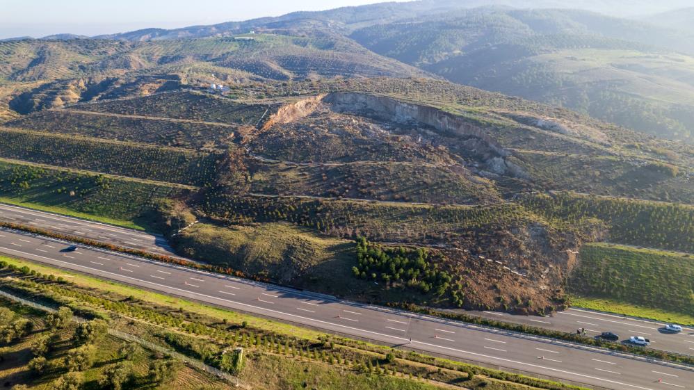 Istanbul Izmir Otoyol Heyelan (1)