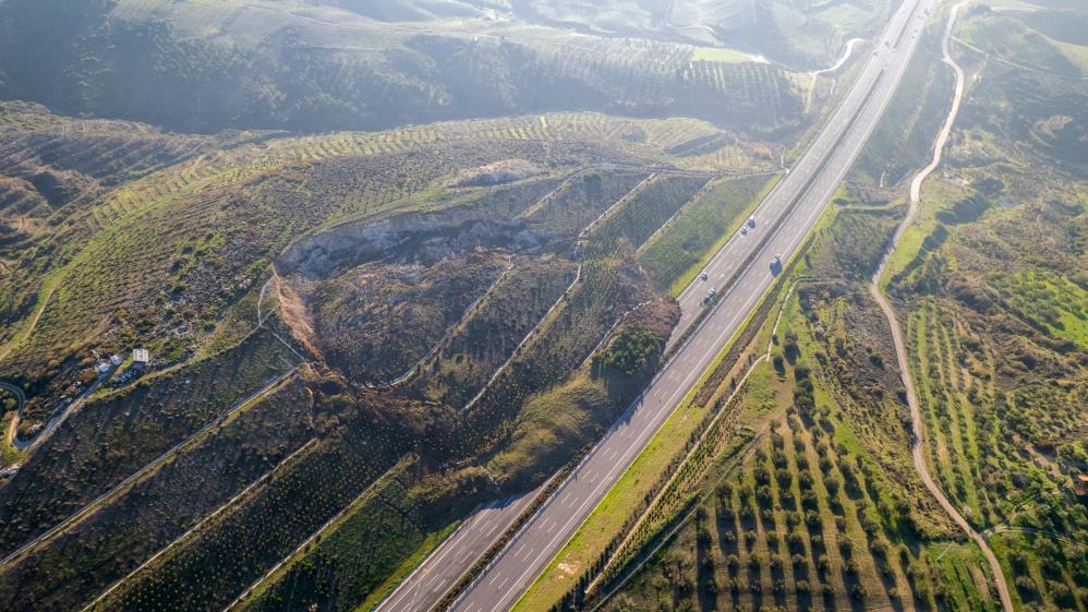 Istanbul Izmir Otoyol Heyelan (2)