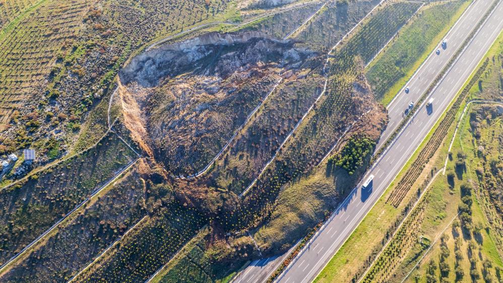 Istanbul Izmir Otoyol Heyelan (4)