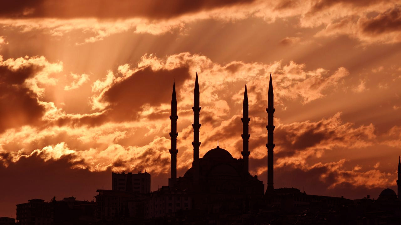 İstanbul, Ankara ve İzmir'de iftar saat kaçta? 2026 akşam ezanı vakitleri