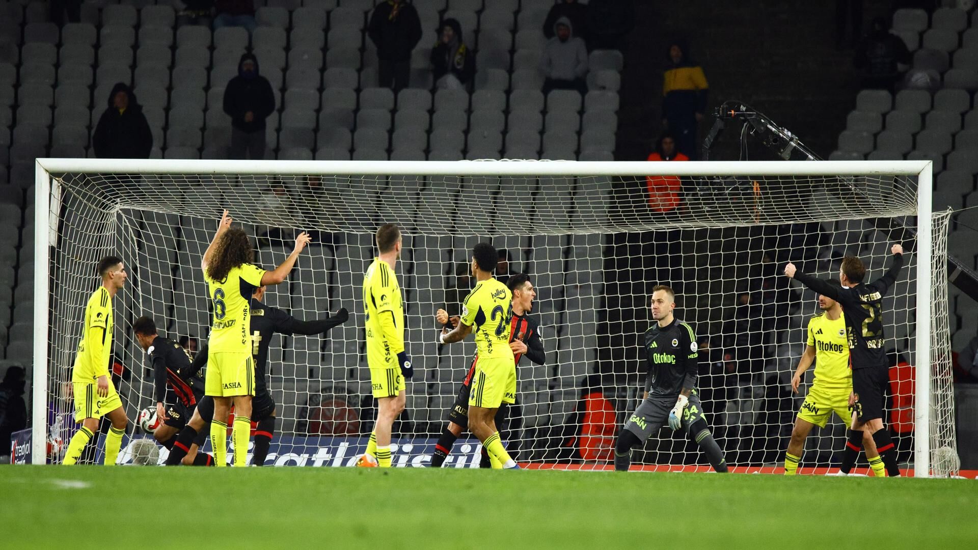 Fatih Karagümrük 2 Fenerbahce Mac Sonucu Sondakika Spor Futbol (16)