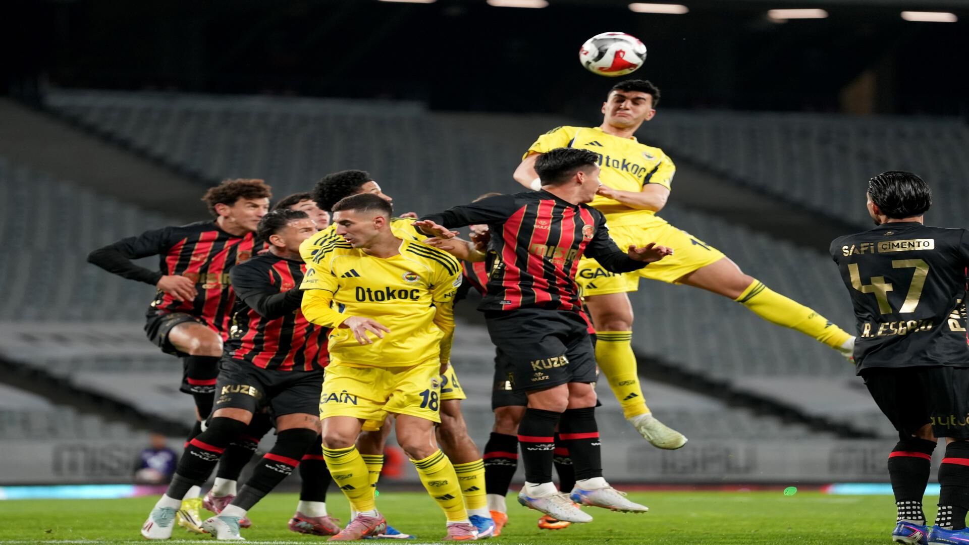 Fatih Karagümrük 2 Fenerbahce Mac Sonucu Sondakika Spor Futbol (28)