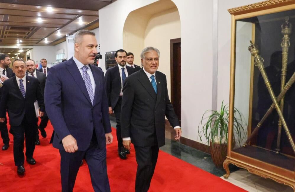 Bakan Hakan Fidan'dan Pakistan’da kritik görüşme