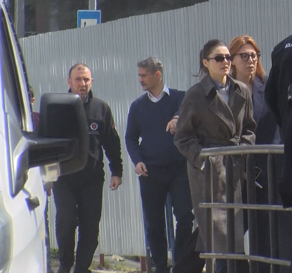 I S T A N B U L ‘ U Y U S T U R U C U’ S O R U S T U R M A S I N D A 1231679 366320